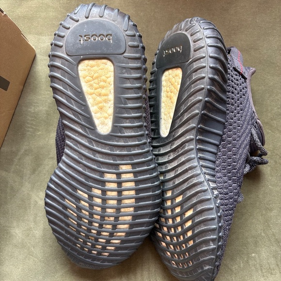 Yeezy Boost 350 V2 - Picture 12 of 12